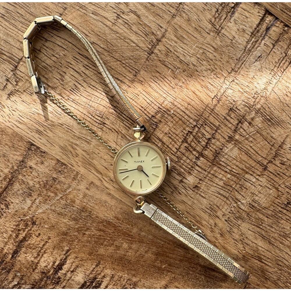 Vintage Timex Women’s Watch Gold Tone Expansion Band Working New Battery